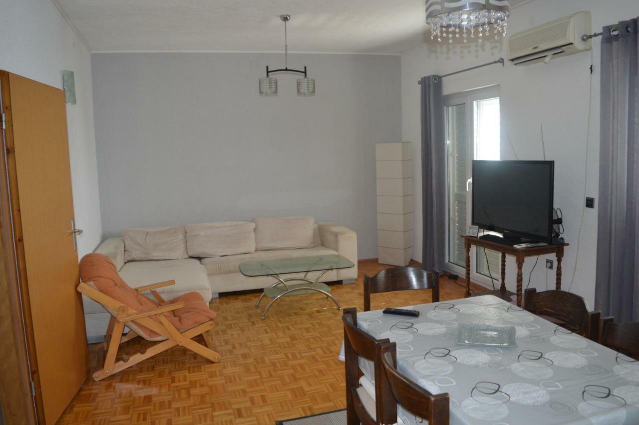 Anna Apartment Марина Екстериор снимка