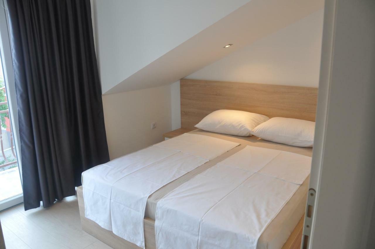 Anna Apartment Марина Екстериор снимка