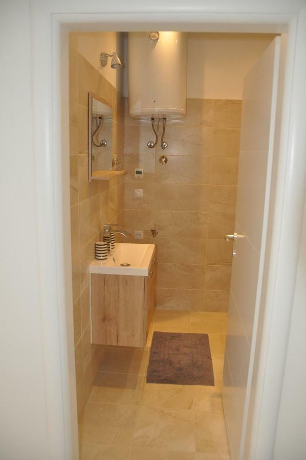 Anna Apartment Марина Екстериор снимка