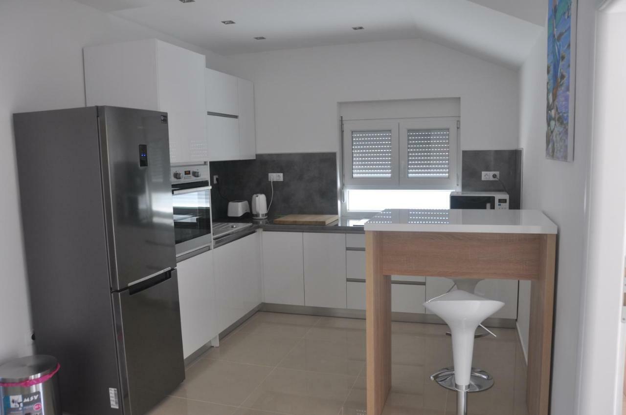 Anna Apartment Марина Екстериор снимка