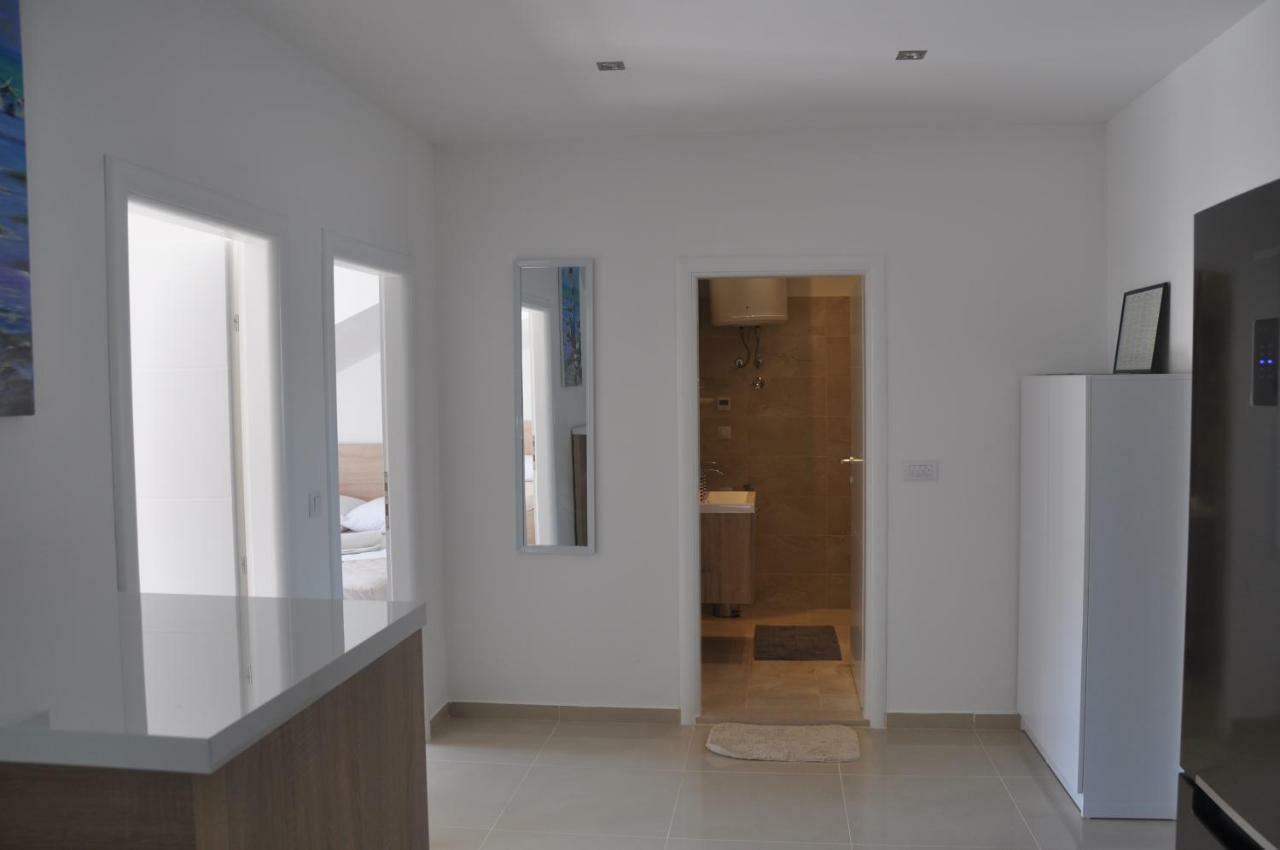 Anna Apartment Марина Екстериор снимка
